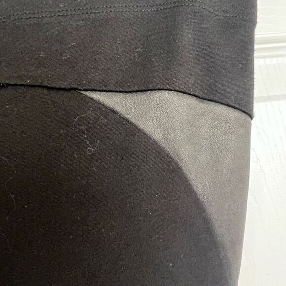 Trina Turk Black Gray Colorblock Mid Rise Leather‎ Side Panel Leggings Size 4 - Picture 4 of 13